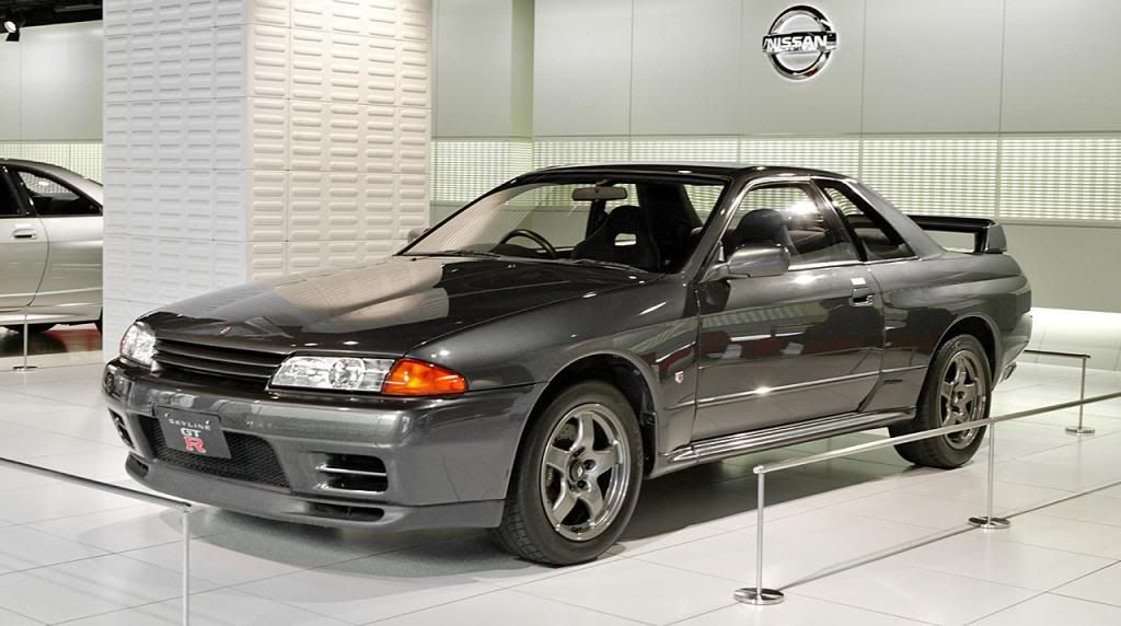 Nissan_Skyline_R32_GT-R_001_zps5626a931.jpg