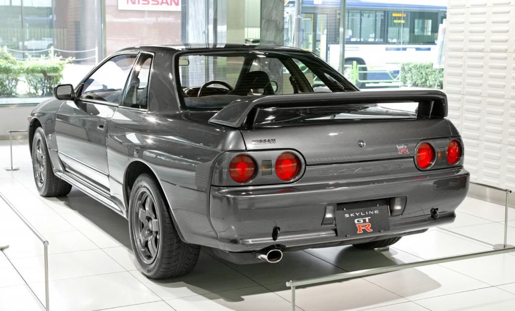 Nissan_Skyline_R32_GT-R_002_zps28a9c357.jpg