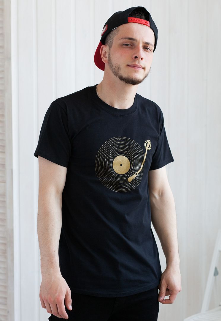 Turntable Minimal T-Shirt